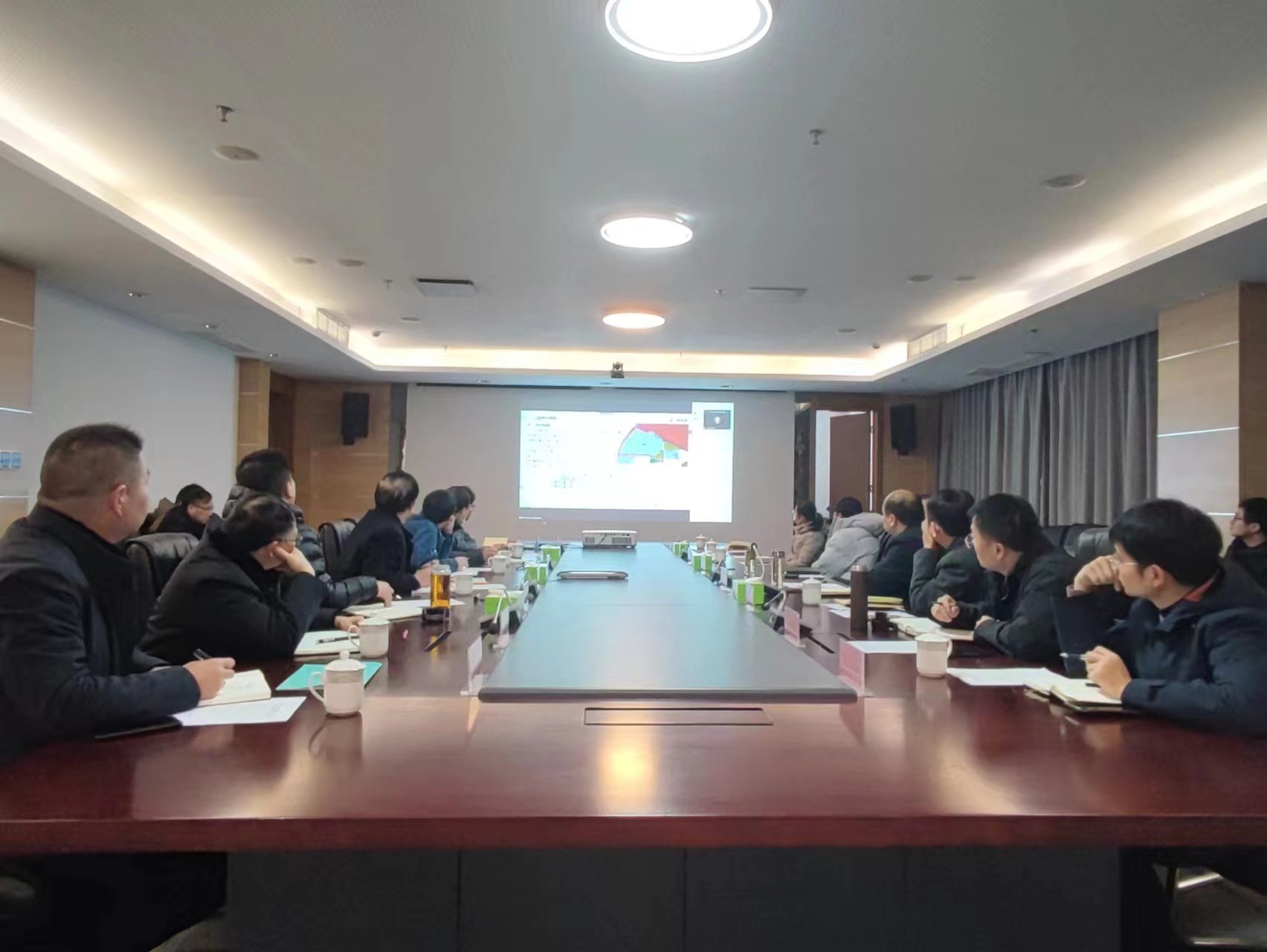 集團(tuán)召開黃海新區(qū)濱海片區(qū)供熱管道、公共2.jpg